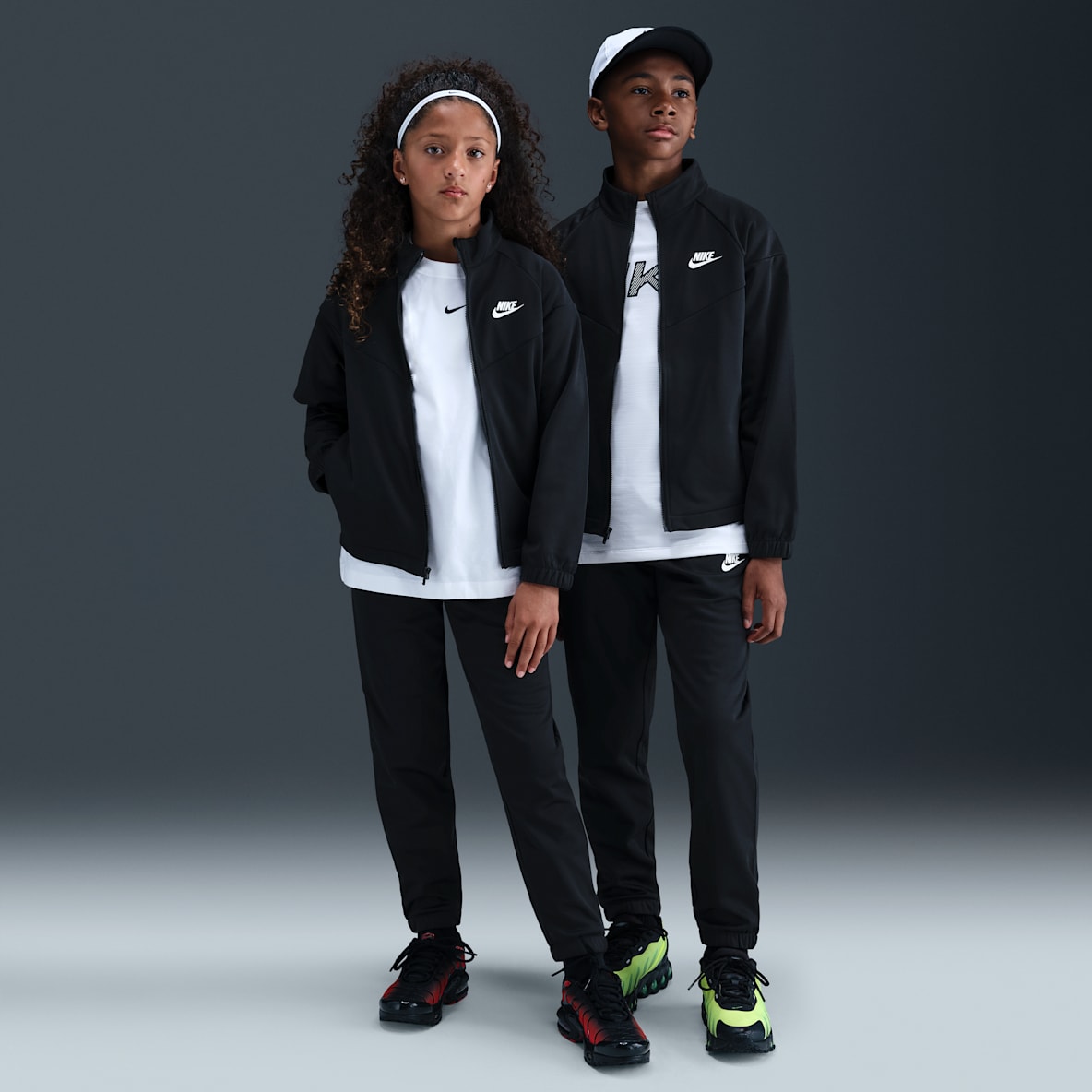 Mid Rise Big Kids (XS - XL) Black Full Zip. Nike.com